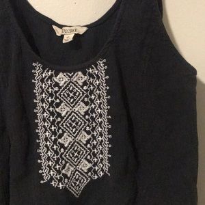 Decree Tops - Decree black and white embroidered Crop Top XL Decree Tops - Decree black and white embroidered Crop Top XL